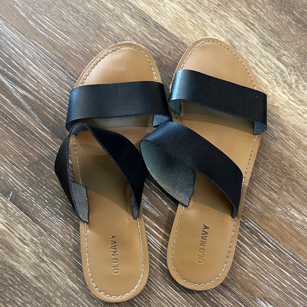Old Navy Black and Tan Sandals Minimalist Design Women’s Size 9